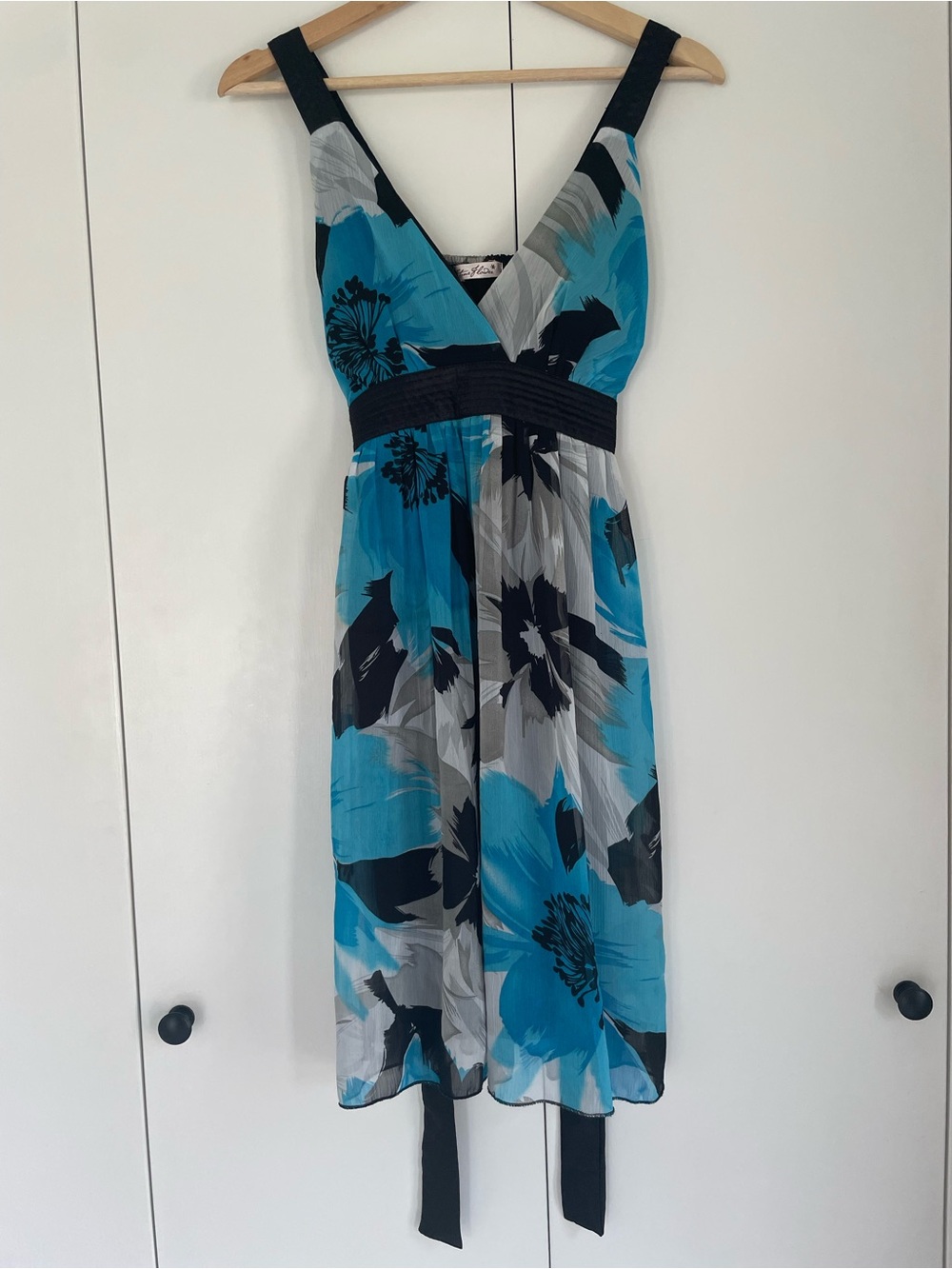 Sleeveless Turquoise Floral Midi Dress with Black Waistband